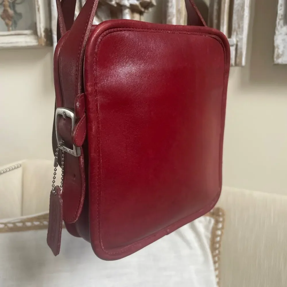 Rare Vintage Coach Camera Bag 9817 Red Glove Tanned Leather Crossbody USA